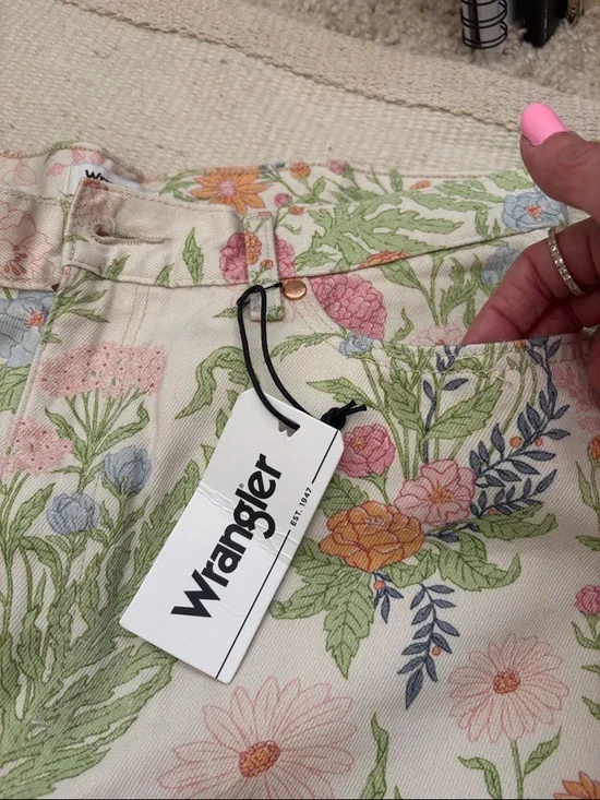 NWT Wrangler wanderer 622 high rise flare floral Jean - Picture 4 of 10